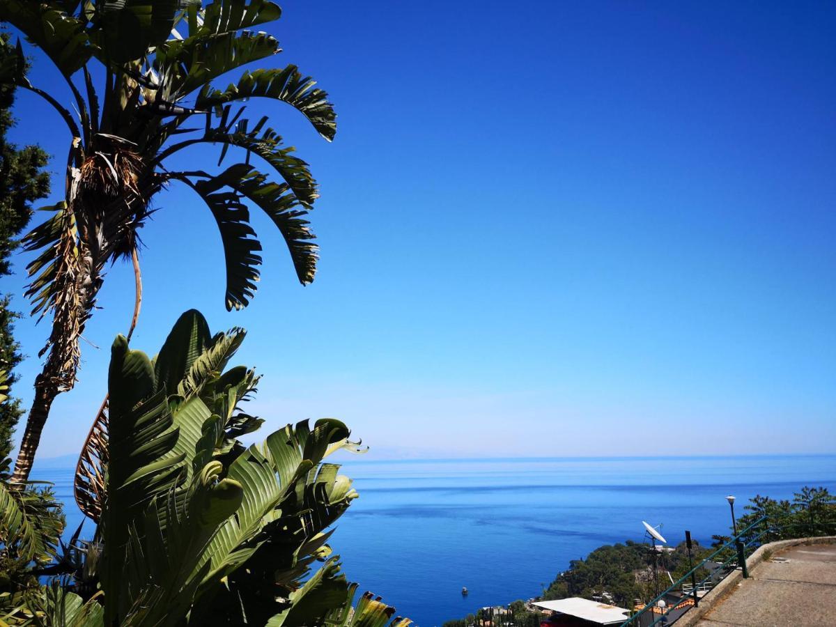 Athena Charming Rooms Taormina Bagian luar foto