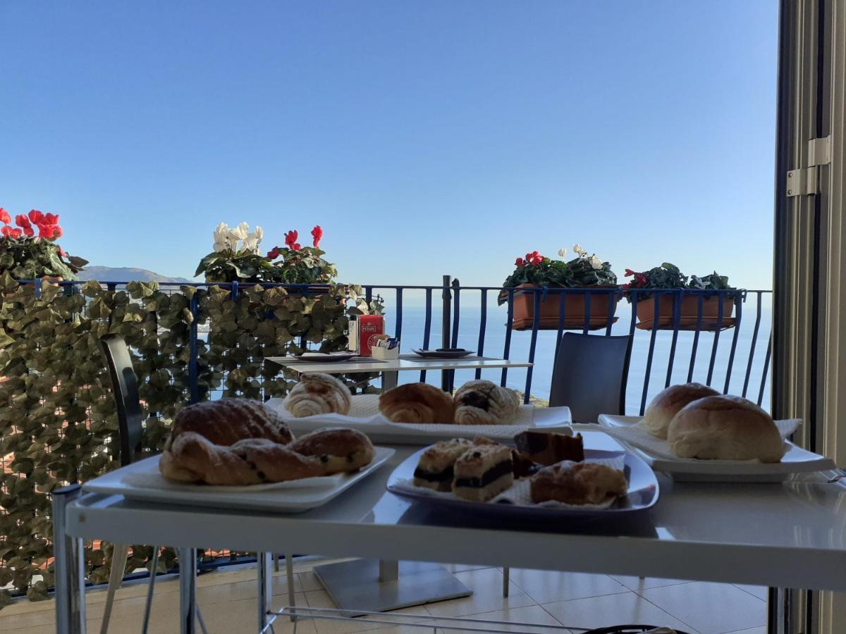 Athena Charming Rooms Taormina Bagian luar foto