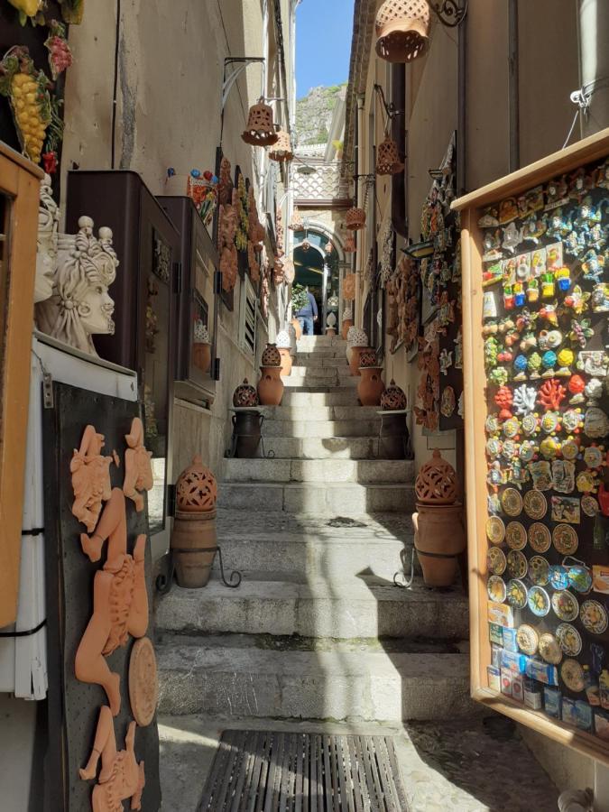 Athena Charming Rooms Taormina Bagian luar foto