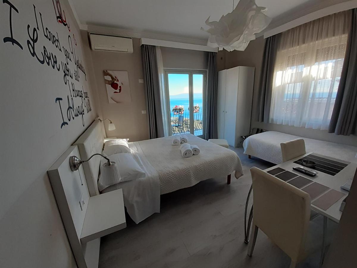 Athena Charming Rooms Taormina Bagian luar foto