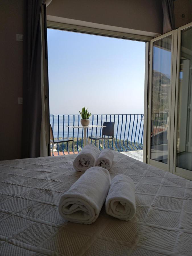 Athena Charming Rooms Taormina Bagian luar foto