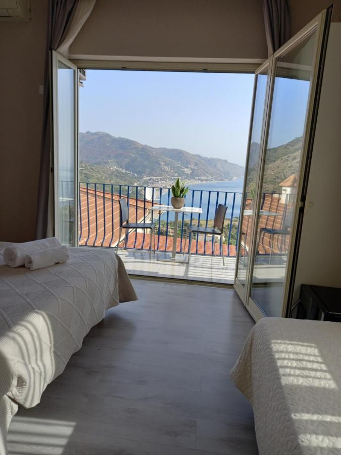 Athena Charming Rooms Taormina Bagian luar foto