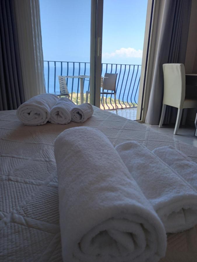 Athena Charming Rooms Taormina Bagian luar foto