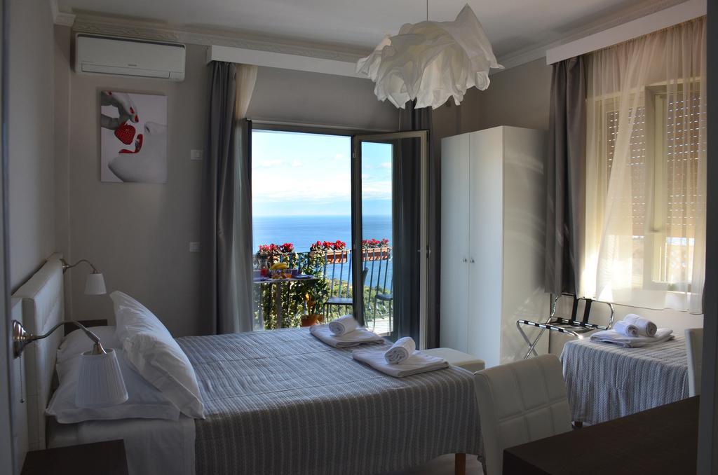 Athena Charming Rooms Taormina Bagian luar foto