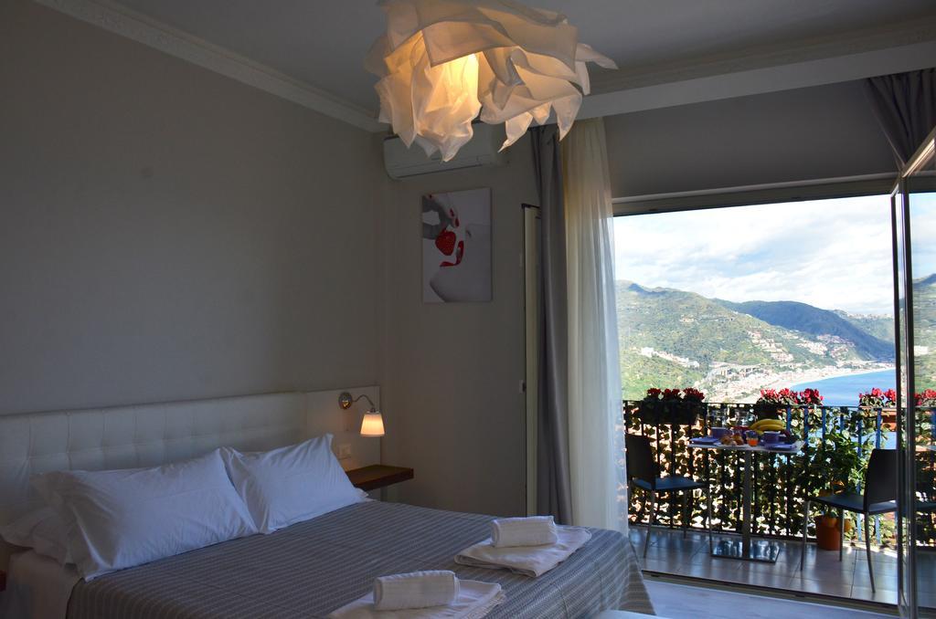 Athena Charming Rooms Taormina Bagian luar foto