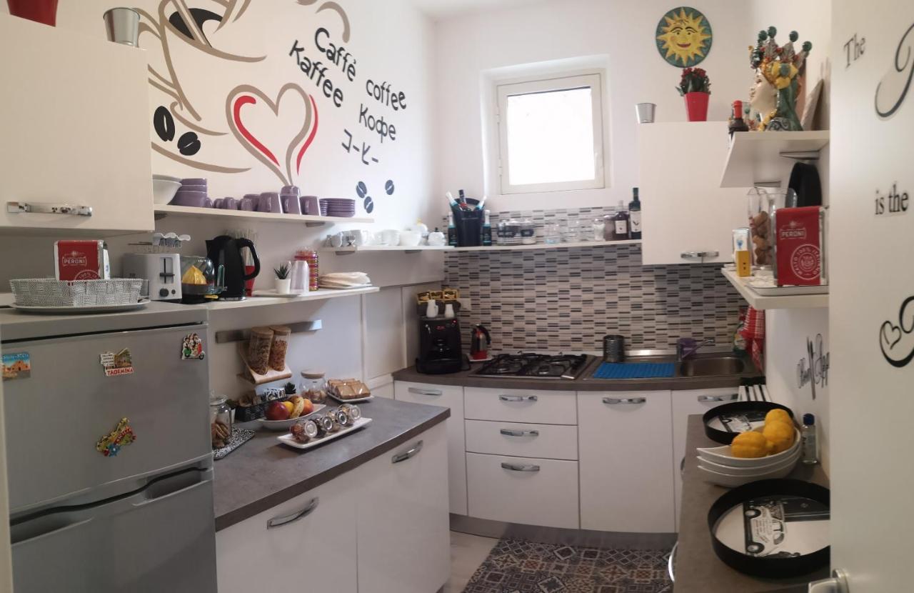 Athena Charming Rooms Taormina Bagian luar foto