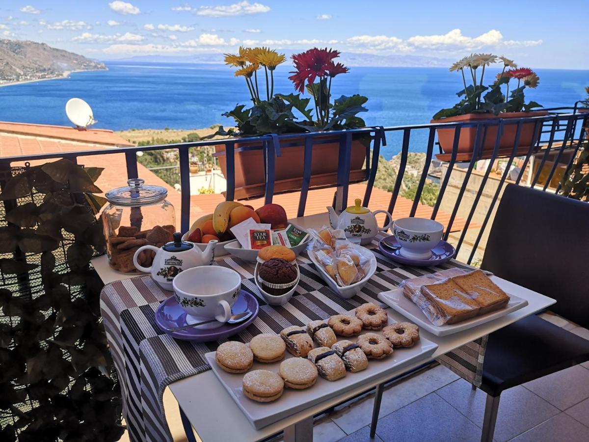 Athena Charming Rooms Taormina Bagian luar foto