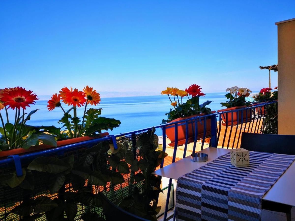Athena Charming Rooms Taormina Bagian luar foto