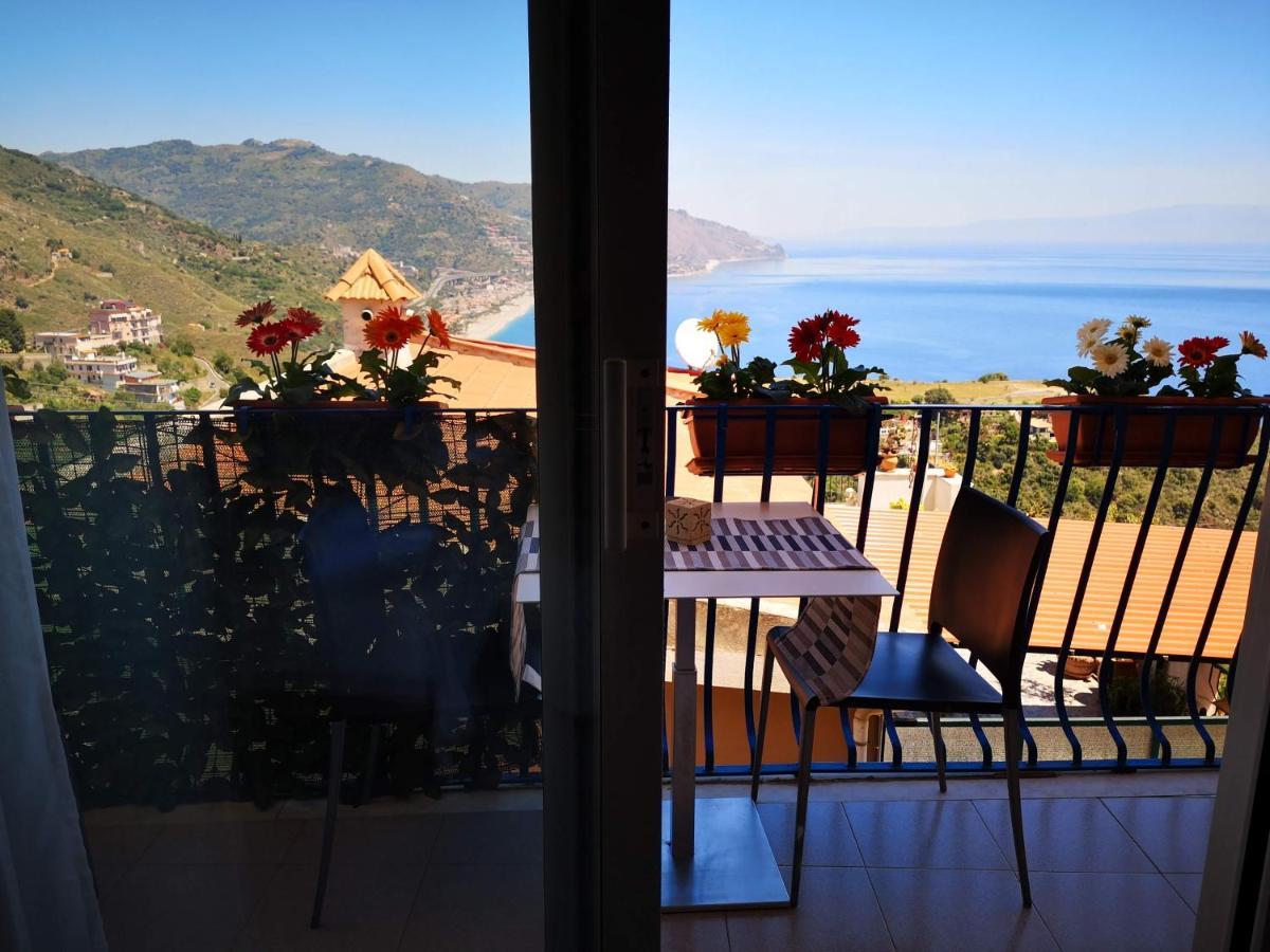 Athena Charming Rooms Taormina Bagian luar foto