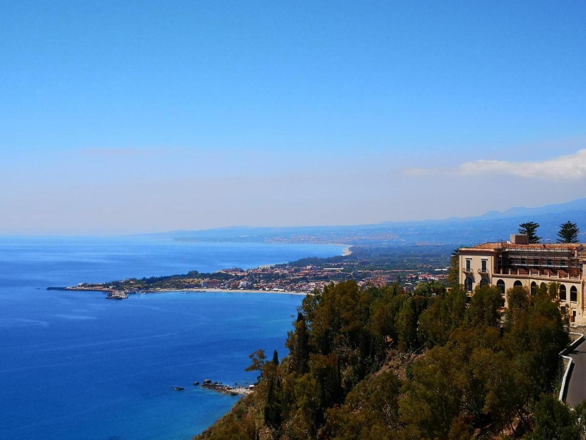Athena Charming Rooms Taormina Bagian luar foto